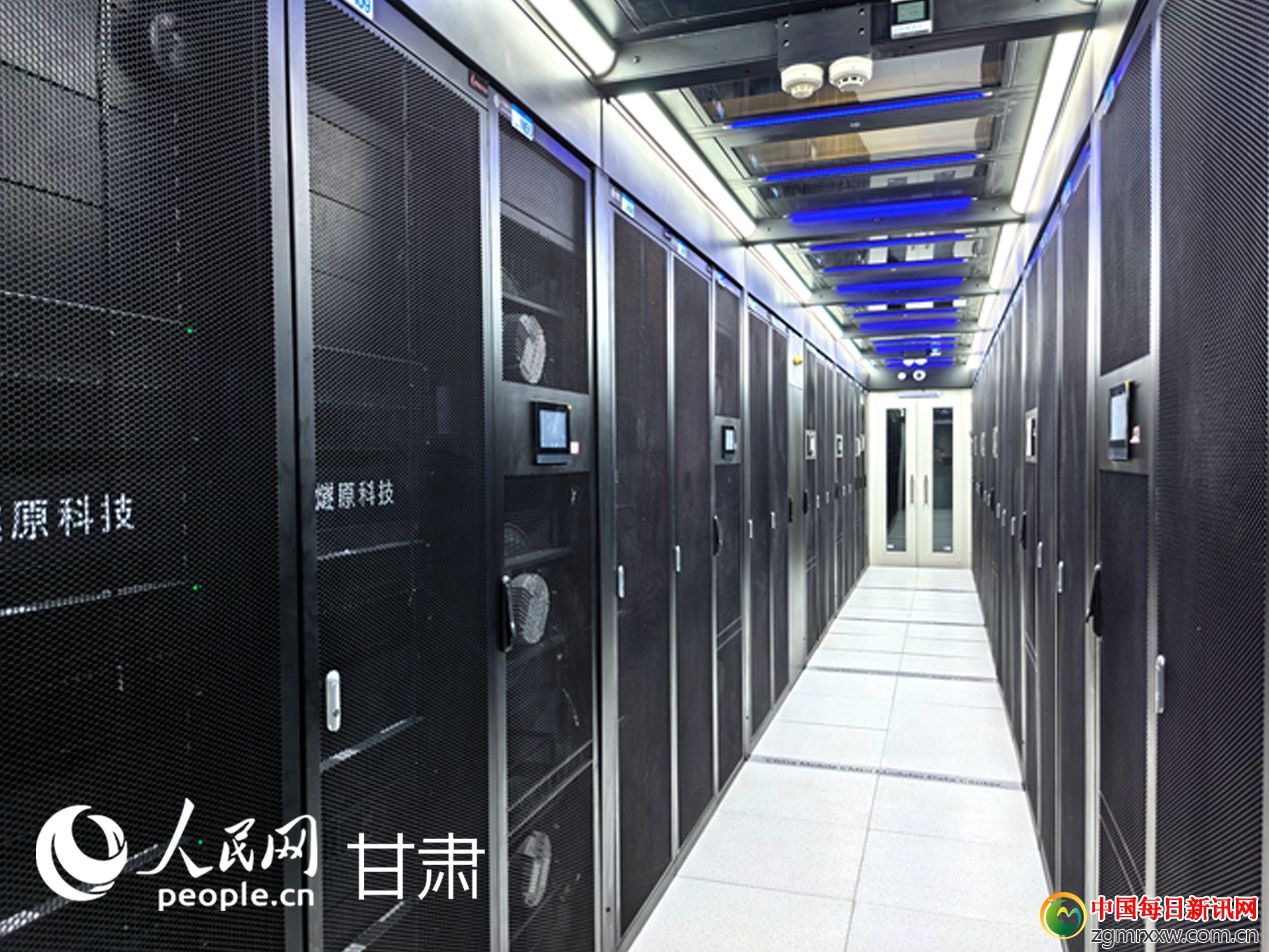 中国移动（甘肃·庆阳）数据中心机房。人民网记者 高翔摄